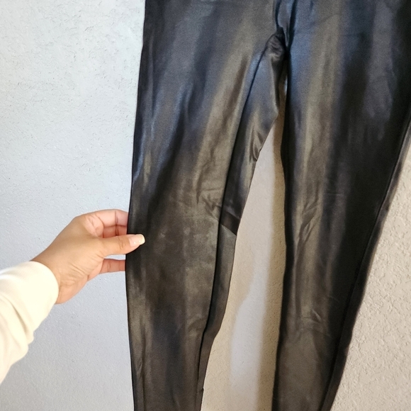 Spanx Faux Leather leggings size Medium - Picture 3 of 4